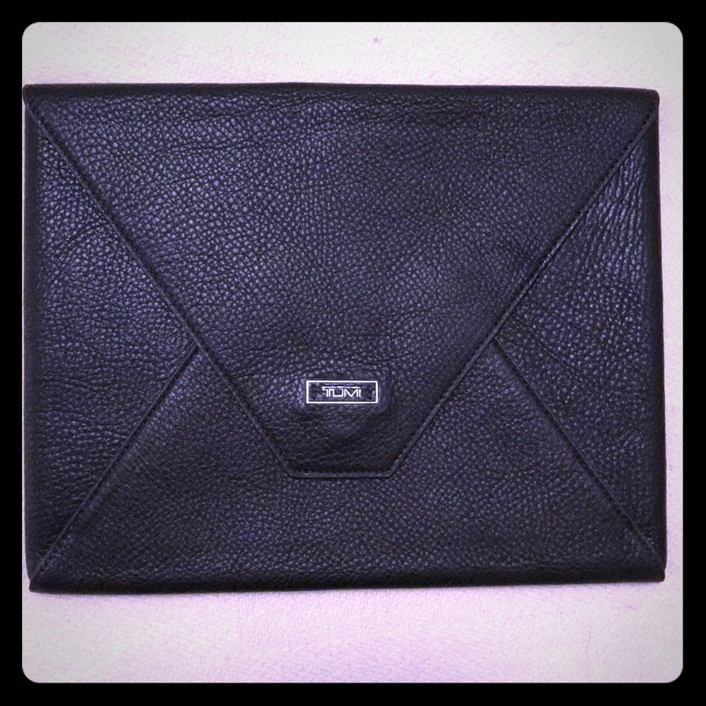Tumi clutch